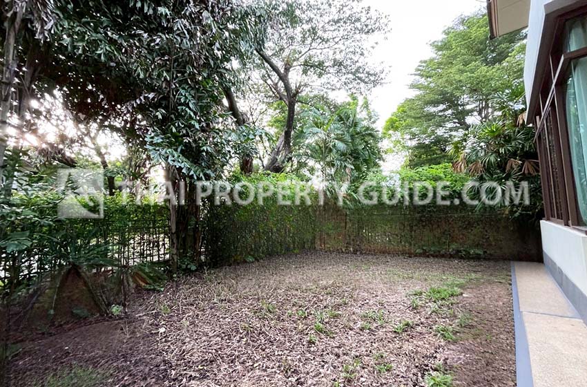 House with Shared Pool in Bangnatrad 